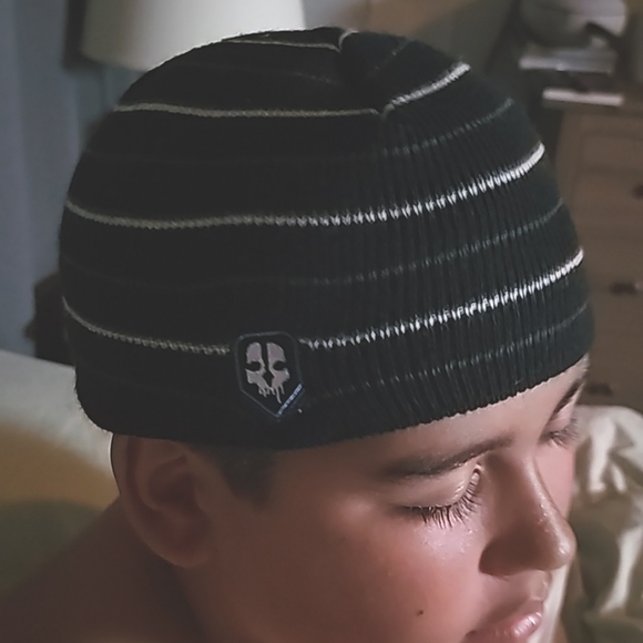 AWESOME BIOWORLD CALL OF DUTY YOUTH STRIPED CAP BEANIE - Picture 4 of 6